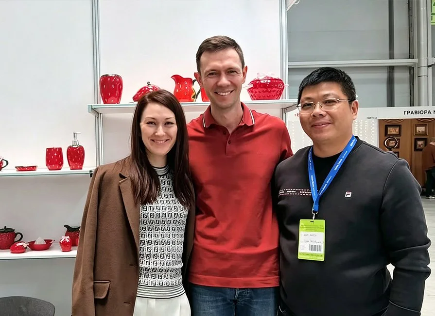 Harvey representative meeting overseas partners at an international product exhibition